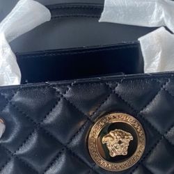 Versace La Medusa Nappa Quilted Black Leather Large Tote Bag – Queen Bee of  Beverly Hills