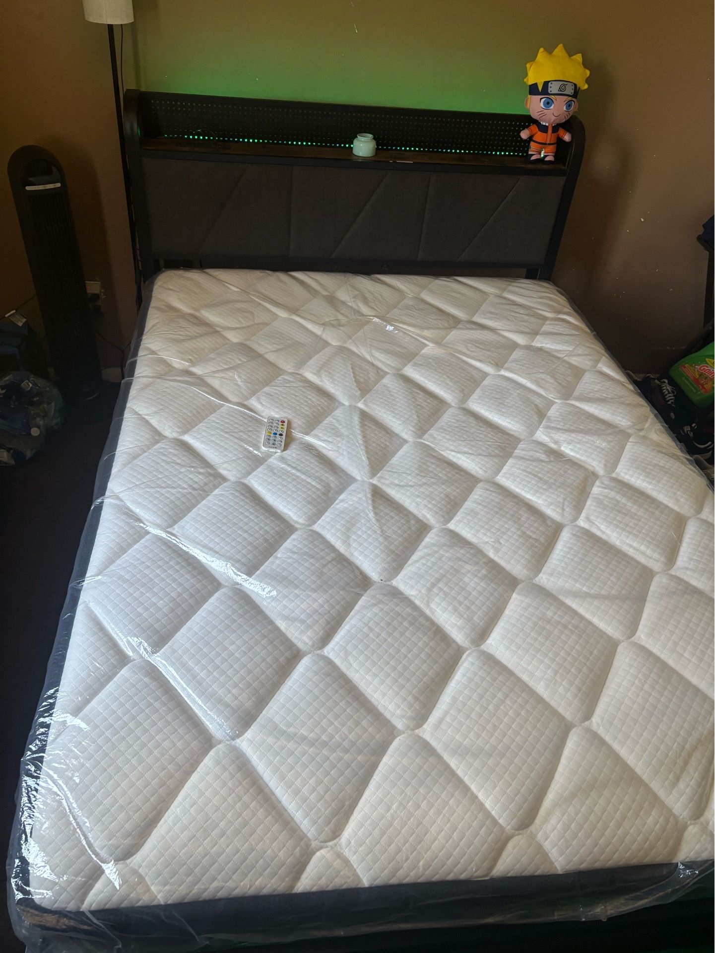 Full size bed with led lights and bed frame 🙏🏾