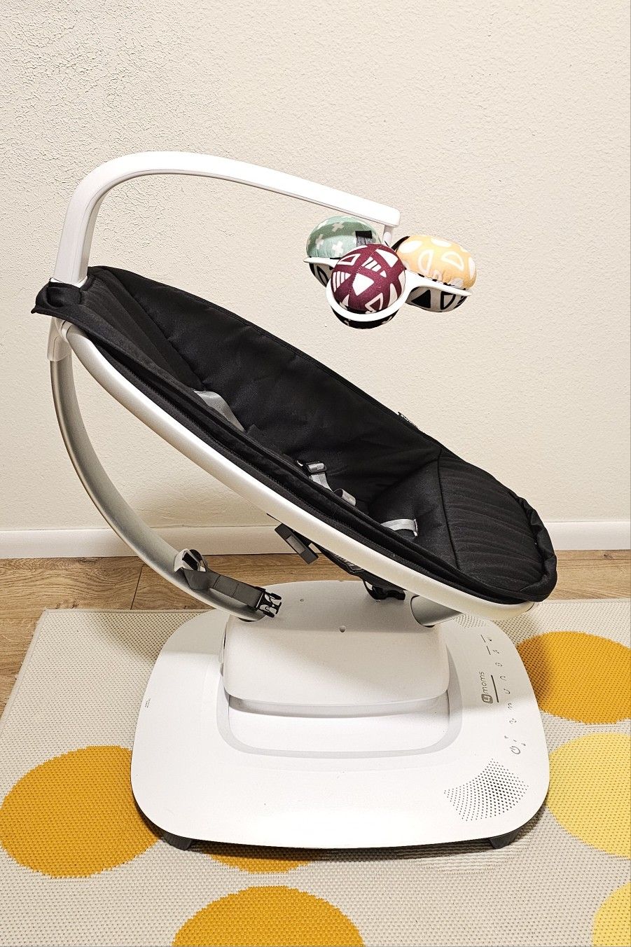 4moms Multi-Motion Bluetooth MamaRoo Baby Swing – Great Condition