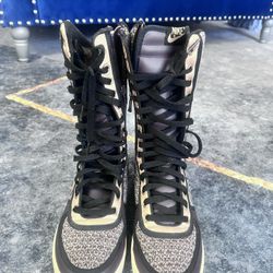 Women  Nike Boot 