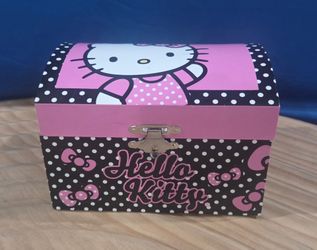 Sanrio Hello Kitty Treasure Chest Musical Jewelry Box 6"×3.75"