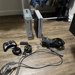 Xbox 360 & 1s + 9 Games 
