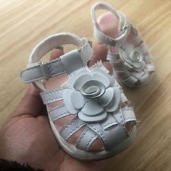 BABY VELCRO SANDAL: Size 2W ✨