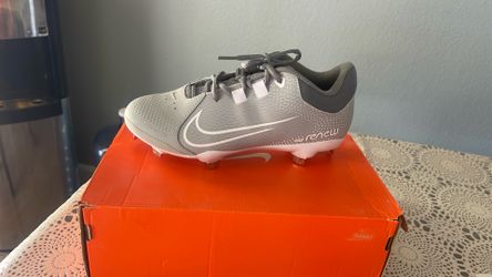 Softball women’s cleats