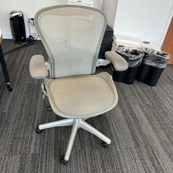 Herman Miller Aeron Office Chair - Mineral