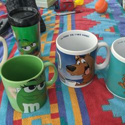 2 Scooby-Doo 1 Bugs Bunny Taz Tweety Bird 2 Green M&M Mugs