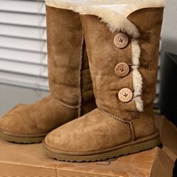 UGG sz 6