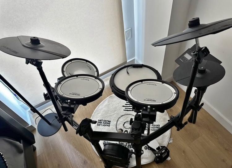 .Roland TD-17KV Electronic Drum-Set.