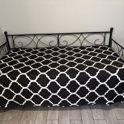 Black Metal Day Bed