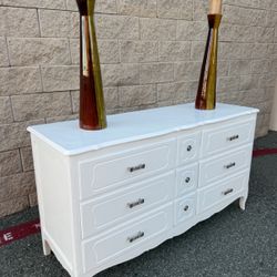 Beautifull Decorative White Color Finish