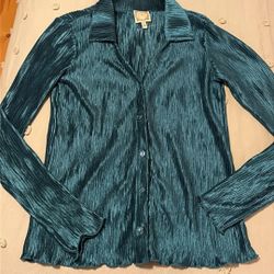 New pleated silk blouse with buttons