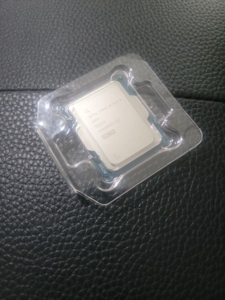 Intel® Core™ Ultra 9 Desktop Processor 285 24 cores (8 P-cores + 16 E-cores) up to 5.6 GHz