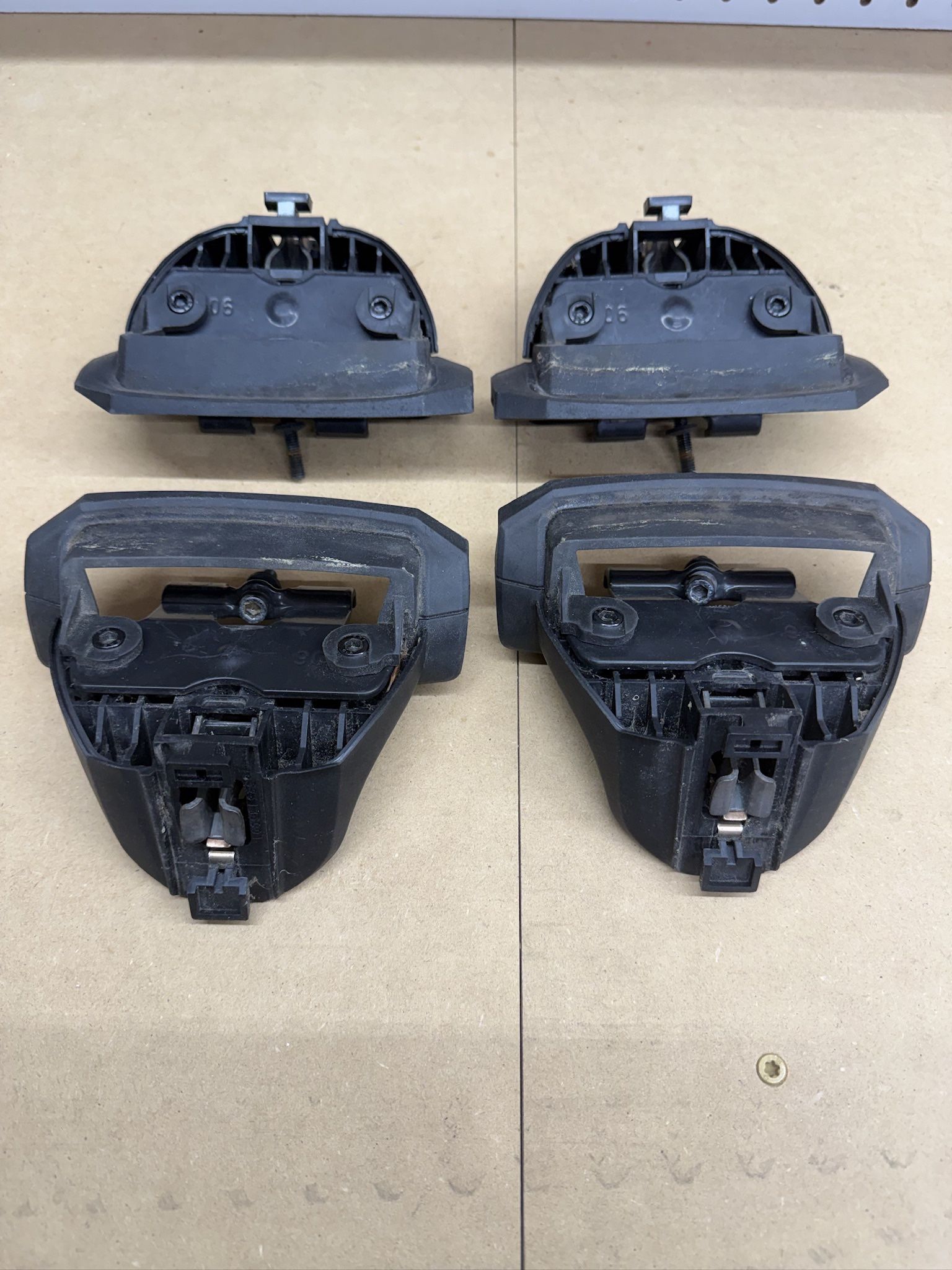 Thule 460R Rapid Podium Fixpoint Foot Set And Thule Podium Fit Kit 3142