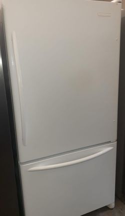 Frigidaire Bottom Freezer White Refrigerator Fridge
