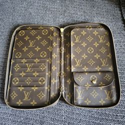 Louis Vuitton Escapade Travel Organizer 