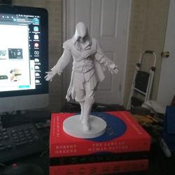 10 Inch Assassin's creed statue (Ezio) 