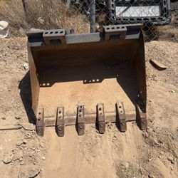 S70 Bobcat Bucket
