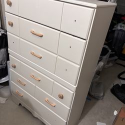 Dresser set