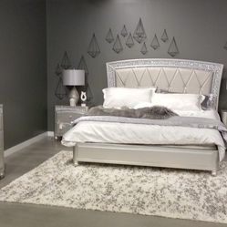 King size Bedroom Set.