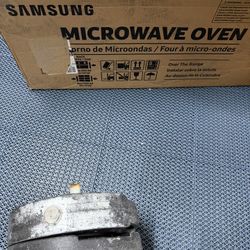 SAMSUNG Smart SLIM 1.1-cu ft Low Profile Over-the-Range Microwave (Fingerprint Resistant)