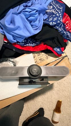 Logi web cam with speakers