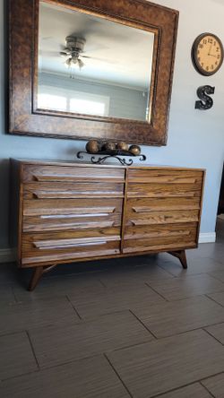 BEAUTIFUL SOLID WOOD DRESSER