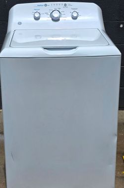 GE Washer for Sale 
(Like New)
Comes w/ Warranty 
Delivery Available 

Our store is located at:
1260 Highway 85 N
Fayetteville,  GA