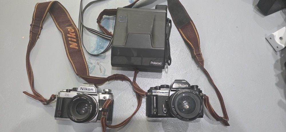 3 Camera Nikon & Polaroid