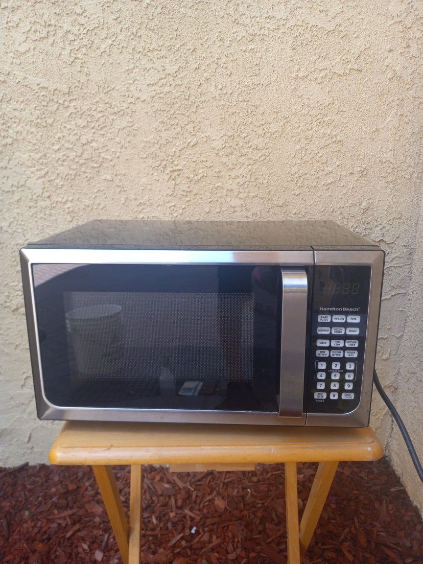 MICROWAVE HAMILTON BEACH 