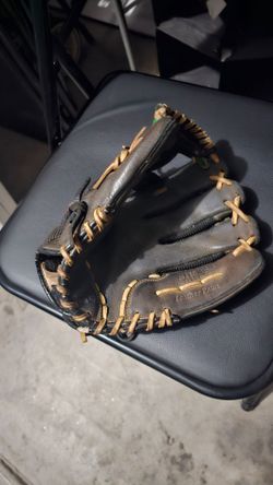 Rawlings Baseball Glove