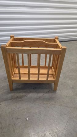 Wooden magazine rack