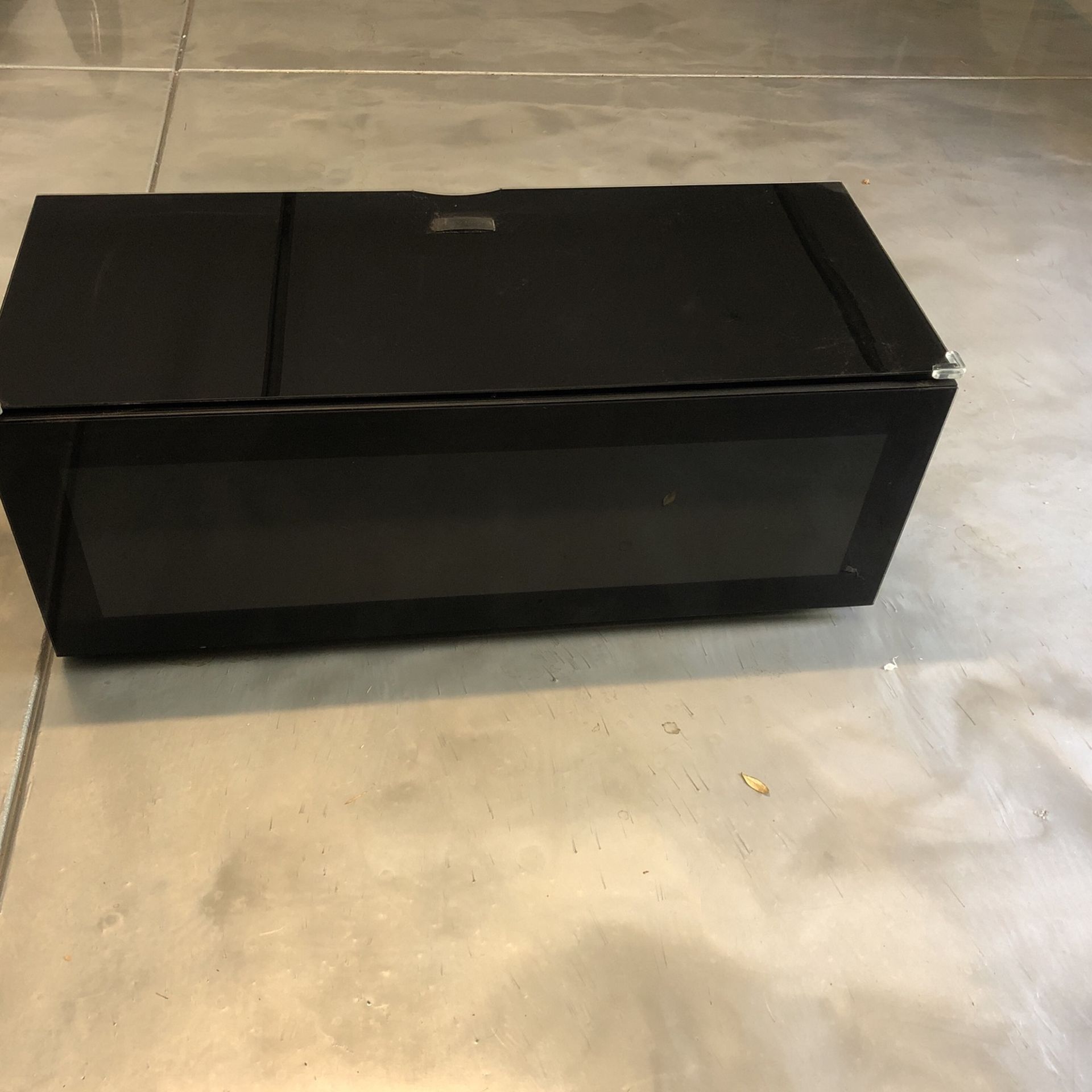 Sonorous Black Sleek TV Stand Was $800 Selling For $150