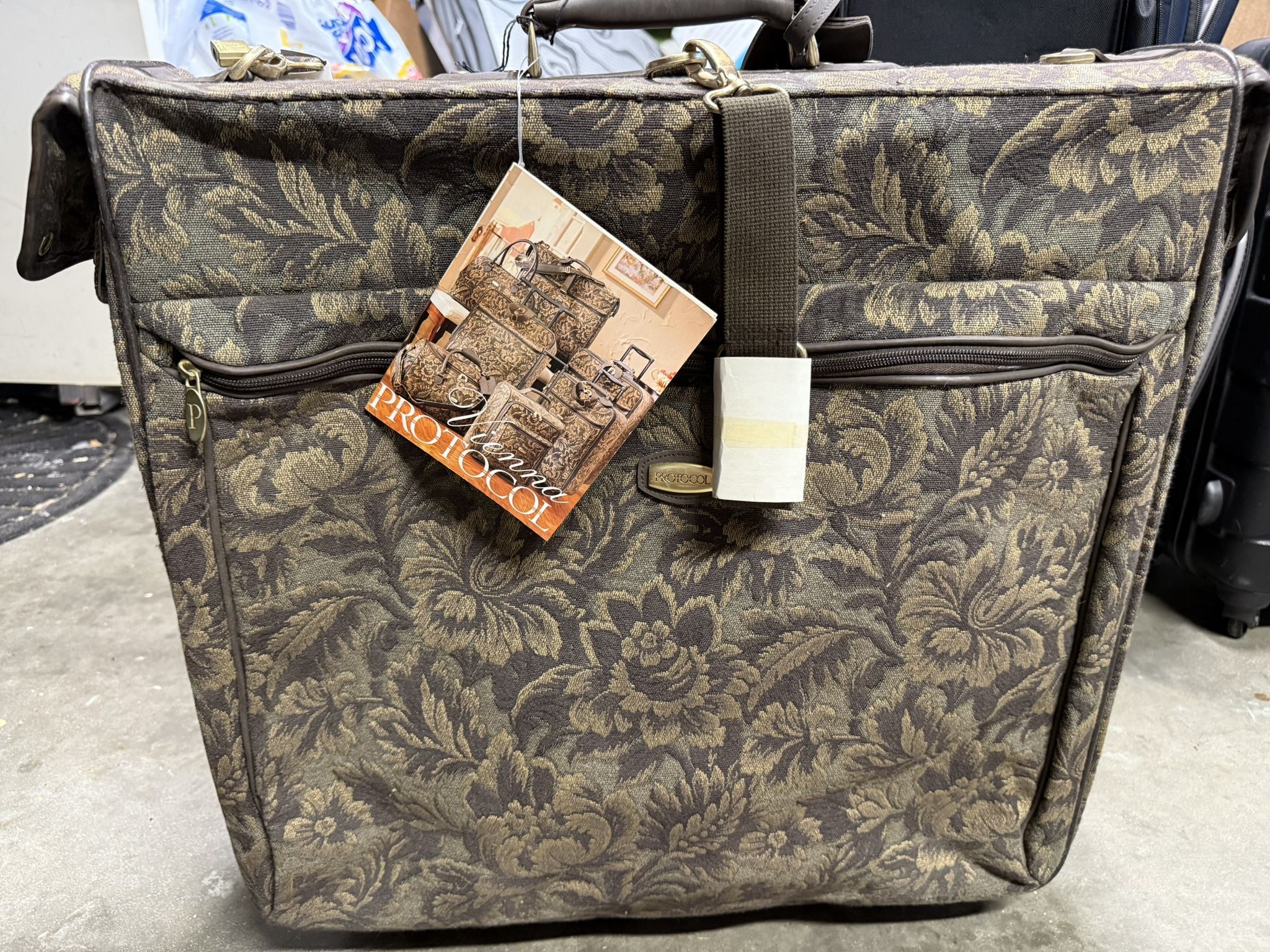 Protocol Luggage Set