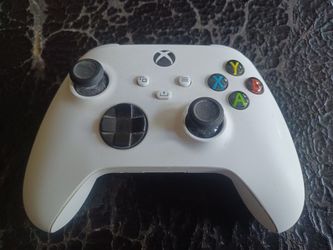 XBOX SERIES X WIRELESS CONTROLLER $50 FINAL PRICE READ DESCRIPTION AND SEE ALL PICTURES