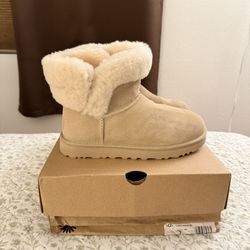 UGG Women's Saniya Shearling Mini boots in Sand/Sawdust