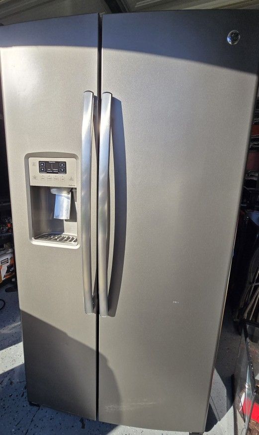 GE Side By Side Refrigerator