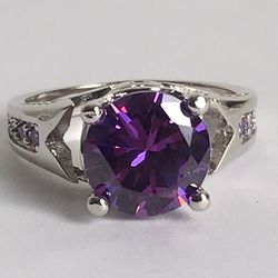 BEAUTIFUL LADIES RING SIZE 10😍😍😍