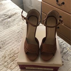 a very nice woman shoes