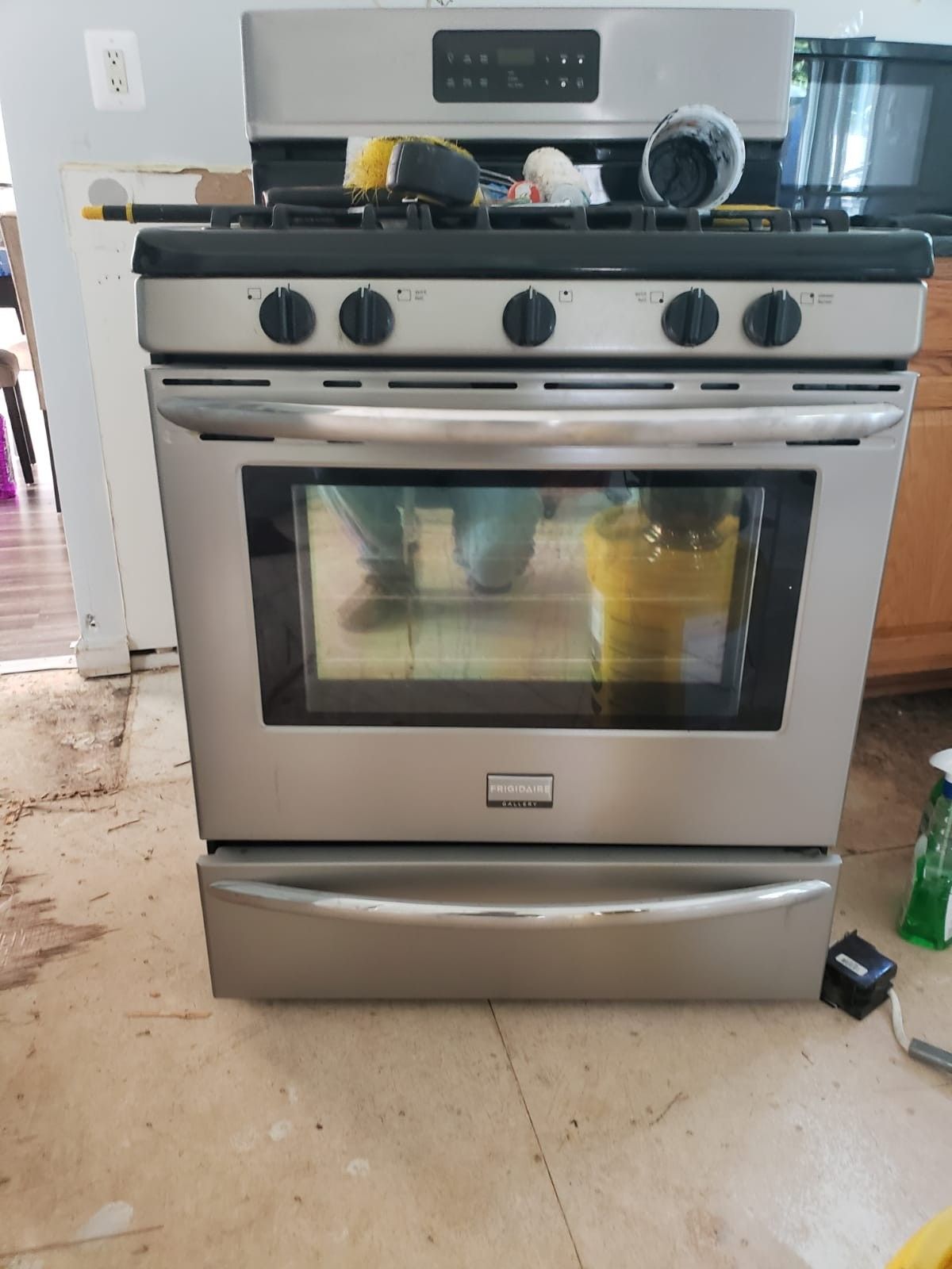 Gas stove and dishwasher