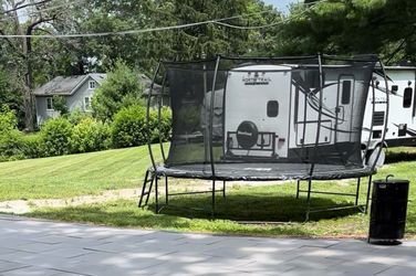 16’ Trampoline