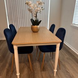 Dining table with 4 chairs/ MUST GO!!