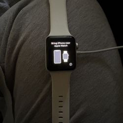 Apple Watch Series 3 Color: Black 