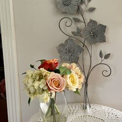 Wall Decor & Floral Arrangement 