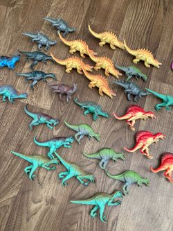 28 dinosaurs toys