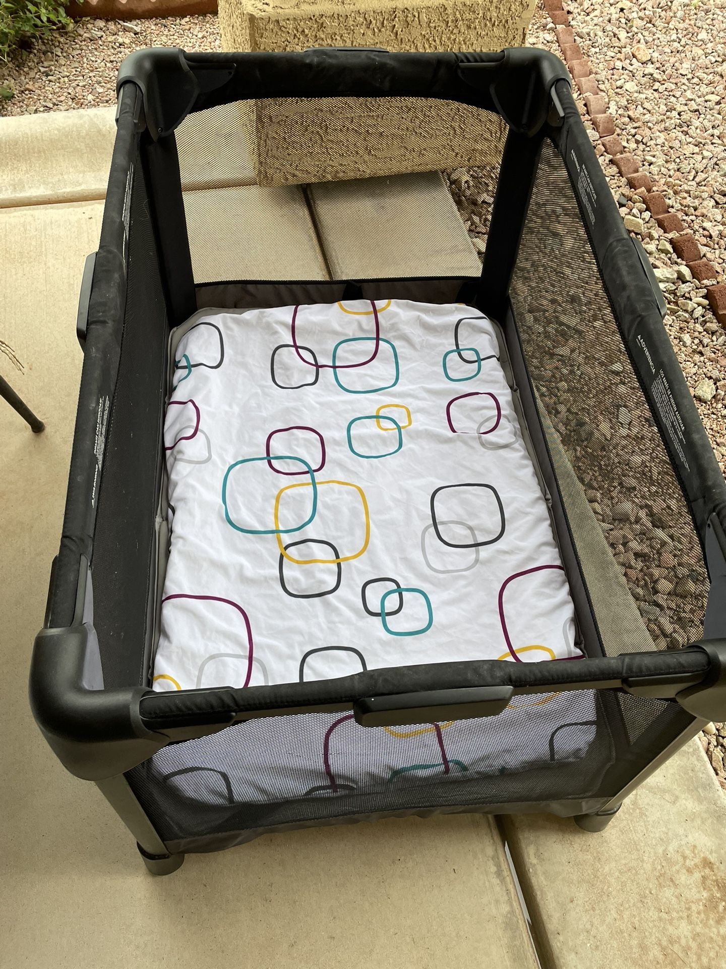 4Moms Breeze Play Yard With Bassinet