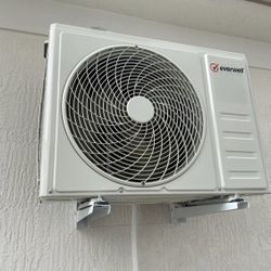Mini Split (Air Conditioner)