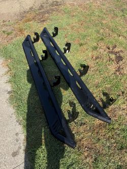 2026 Silverado Trail Boss OEM Running Boards — BRAND NEW TAKE-OFF — COMPLETE SET