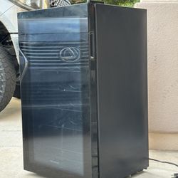 Frigidaire Wine Fridge 🚚FREE DELIVERY 🚚 