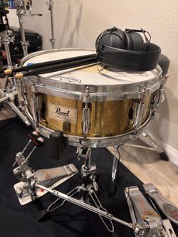 Pearl snare drum