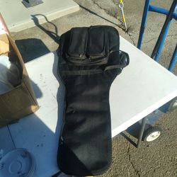 Guitar soft padded carrying bag with backpack straps

Very good condition 

Approximately 43" x 15"